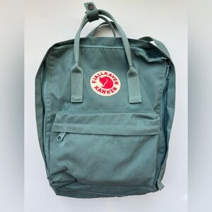 Excellent condition regular classic size Kånken Green Backpack $90